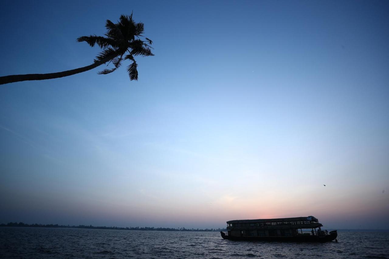 Friends Cruise, Nightstay Houseboat Alappuzha Bagian luar foto
