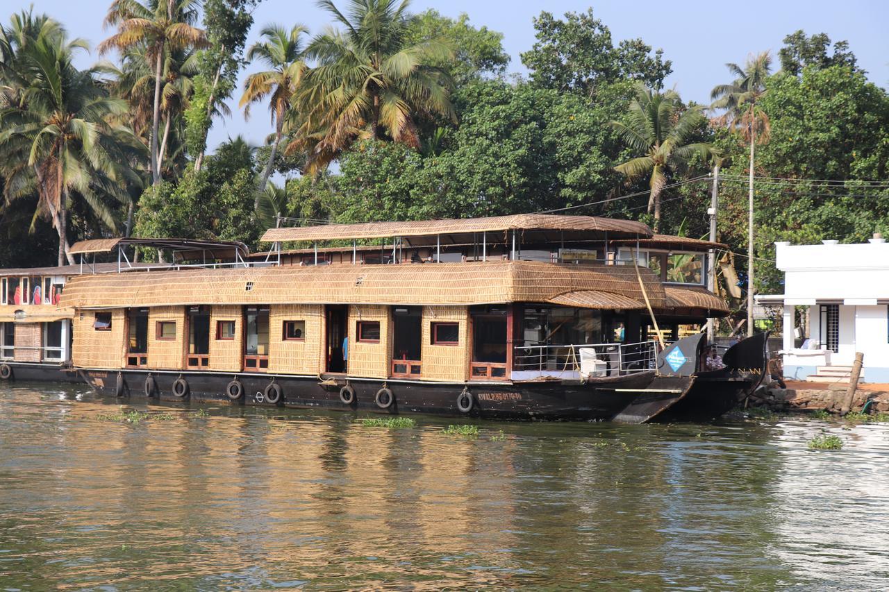 Friends Cruise, Nightstay Houseboat Alappuzha Bagian luar foto