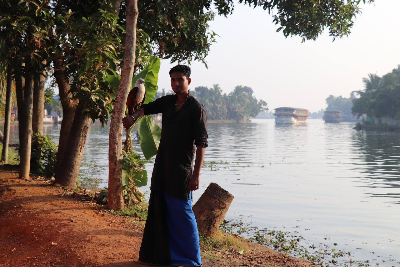 Friends Cruise, Nightstay Houseboat Alappuzha Bagian luar foto