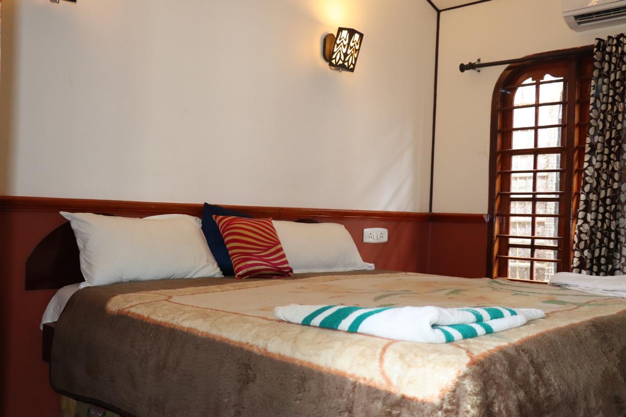 Friends Cruise, Nightstay Houseboat Alappuzha Bagian luar foto