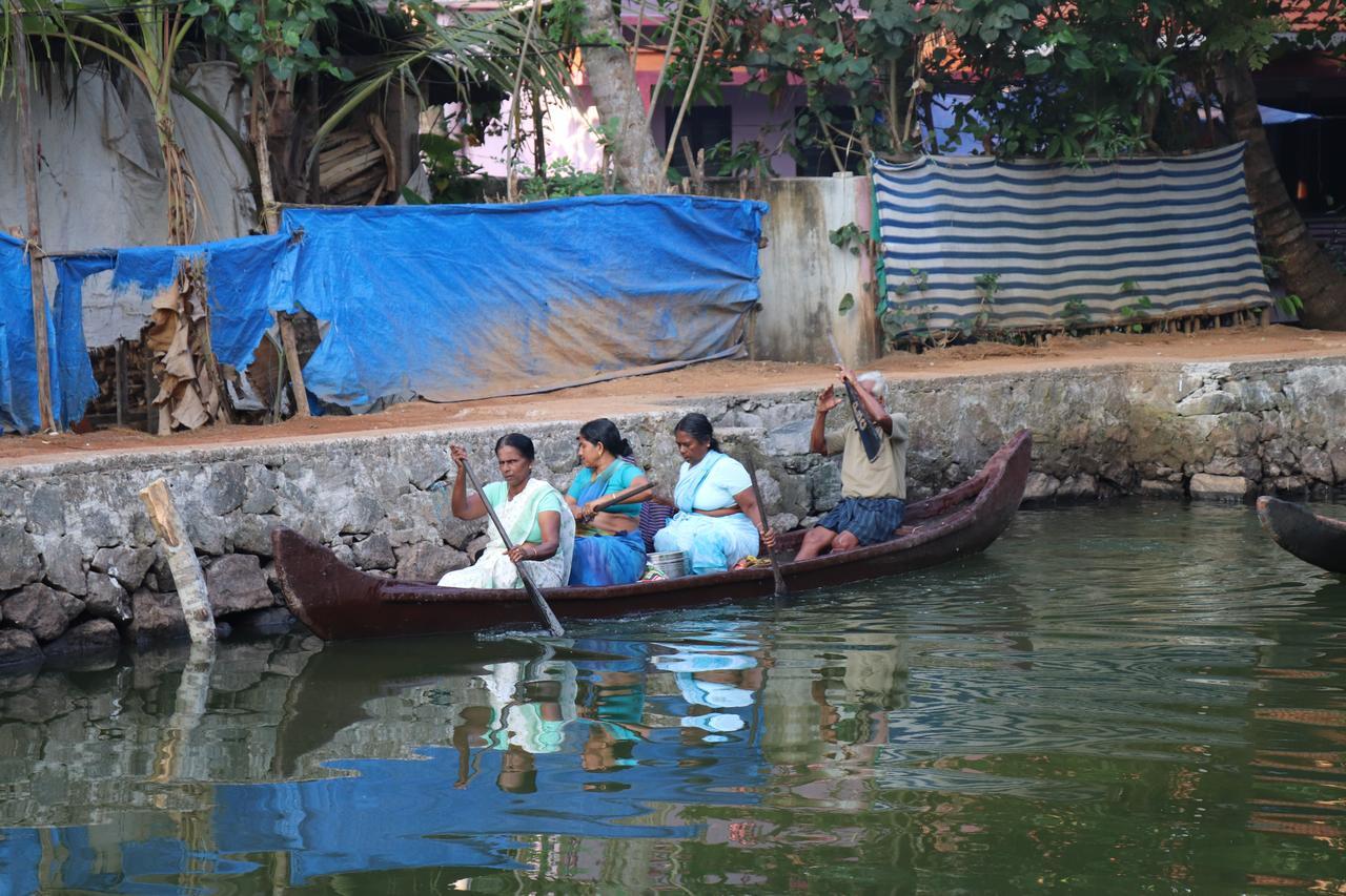 Friends Cruise, Nightstay Houseboat Alappuzha Bagian luar foto