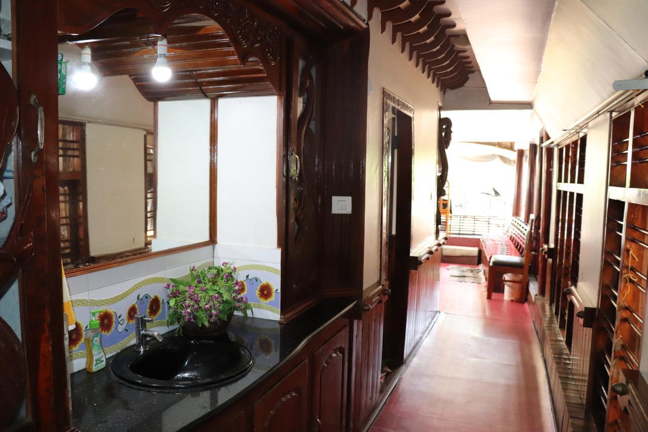 Friends Cruise, Nightstay Houseboat Alappuzha Bagian luar foto