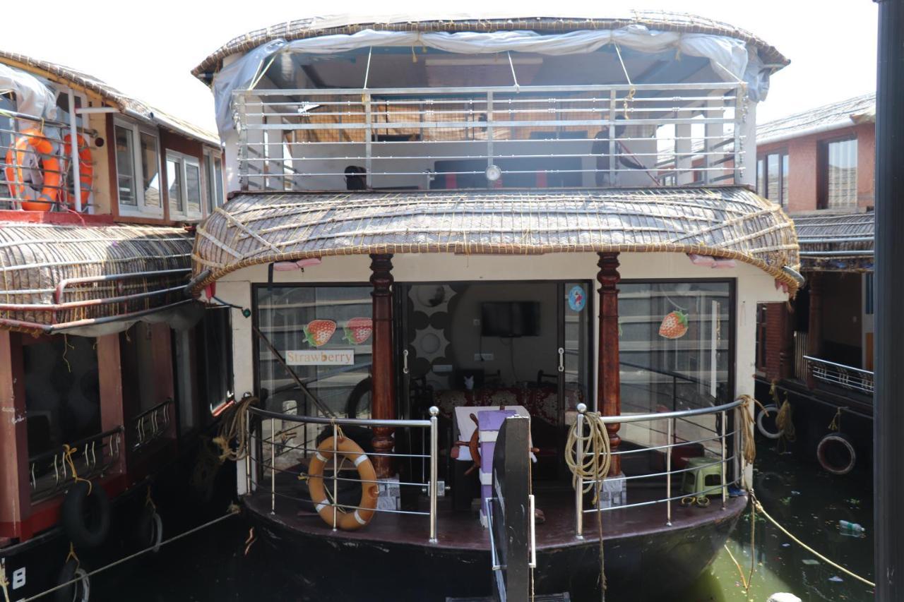 Friends Cruise, Nightstay Houseboat Alappuzha Bagian luar foto