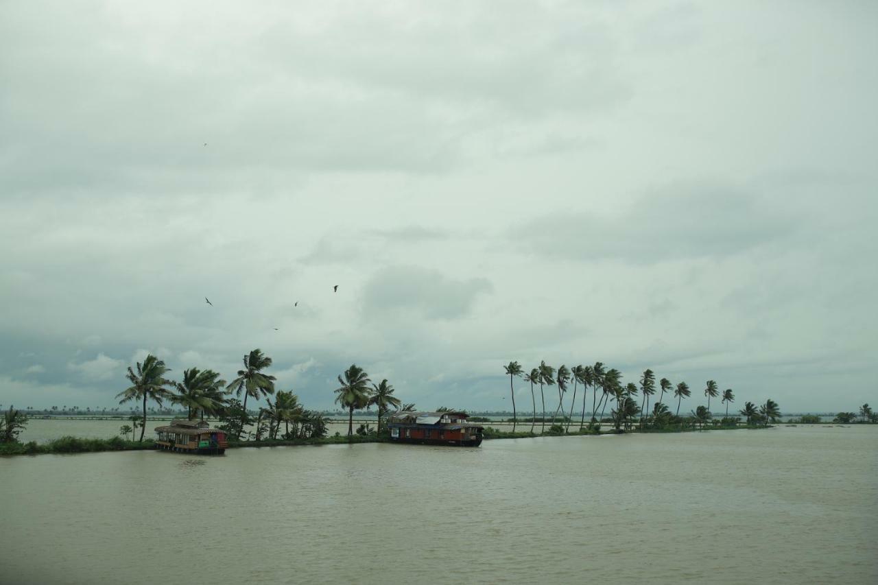 Friends Cruise, Nightstay Houseboat Alappuzha Bagian luar foto